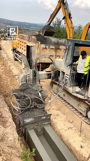 This Machine Pours Concrete Better Than Humans! 🤔 #Construction #machine #Tech | Fossbytes
