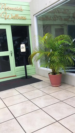 Listen until the end ♥️ I spent 3.5 hours at the spa 🧖🏽‍♀️ in Jamaica 🇯🇲. It was so relaxing. I did the body scrub, body massage, facial, Brazilian wax and toe nail polish change!! I loved it. What are your self care goals, rituals or roadblocks? Do you have tension or stress in your feet, butt or thighs? 😂😂 Comment below 👇🏽 #spa #massage #facial #beauty #bodyscrub #relax #fyp #peaceful #jamaica #hedonism