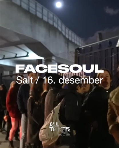 FaceSoul kommer til SALT i Oslo 16. desember for en intim og stemningsfull konsert. Den somalisk-fødte artisten, nå bosatt i London, blander soul, poesi og historiefortelling i et uttrykk som berører både hjerte og tanke. Med en bakgrunn preget av reiser og møter verden over, har FaceSoul utviklet et kunstnerskap som formidler åpenhet, følelser og en søken etter fellesskap. Med sin særegne stemme og nære tilstedeværelse inviterer han publikum inn i et univers av refleksjon og sterke inntrykk. De