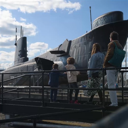 Not sure what to expect? 🙂 The Royal Navy Submarine Museum makes it easy to explore something completely different. ⚓Friendly guides, fascinating stories, and HMS Alliance, a real submarine you can step inside! 🌊 | Portsmouth Historic Dockyard