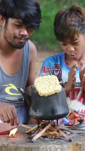 Survival skill smart idea and useful with single papa in forest