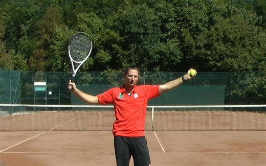 只要七步！国外网球教练教你掌握费天王一般标准的发球动作