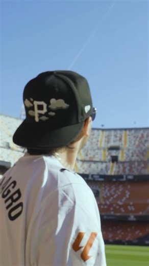 📲 “Creators at Mestalla” 🦇 Mestalla se convierte en el primer estadio que @brekelmilagro visita en Europa 🏟️ #CreatorsAtMestalla | Valencia CF