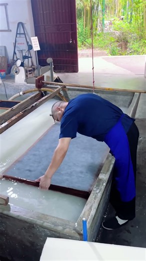Traditional paper making tools and crafting process