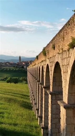 In an Italian town within Italy, medieval aqueducts built over 700 years ago are still used today to irrigate urban gardens. Constructed with stone channels and gravity-fed design, the system requires no pumps or electricity. The aqueducts have survived wars, earthquakes, and modernization—still performing their original function centuries later. Important Details: • Built over 700 years ago • Still actively used for irrigation • Gravity-powered water flow • No electricity or modern machinery •