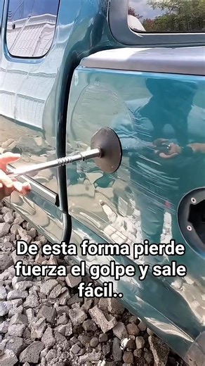 ¿Es este el mejor truco casero para sacar un golpe de chapa? 🤔 ¡El martillo antes de la ventosa parece ser la clave! Mira la técnica que usa para "aflojar" el golpe y luego, con la ayuda de la ventosa, el resultado es impresionante. ¡Parece magia! 👉 Comenta qué otro truco conoces para eliminar abolladuras sin ir al taller. ¡Queremos saber tus secretos! #fblifestyle #starseverywhereシ #fypシ゚viralシ #viralreels #viralreelschallenge #fypシ゚ #usareels #mexico #tips #autos #Hacks #usa #diy Is this the