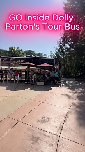 Dolly Parton's Home-On-Wheels Let's go inside and tour Dolly's Home-On-Wheels! Why are their mirrors everywhere inside? FInd out. #Dolly #dolly #dollywood #dollyparton #dollypartonimaginationlibrary #dollypartonsimaginationlibrary #dollywood #dollypartonexperience | Pigeon Forge Fun