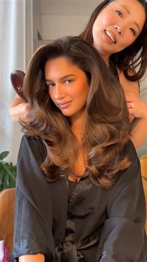 Laura Kim - Australia hair colourist on Instagram: "90s Contour haircut & bouncy blowout Soft layers, a bouncy blowout, and a whole lot of main character energy 🔥 . . . #haircut #contourcut #bouncyblowout #longlayers #90sblowout #faceframingcut"