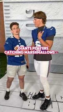 🏈Giants players catching Marshmallows👄🤣 #trickshot #football #nfl #funny #nygiants ‪@nygiants‬