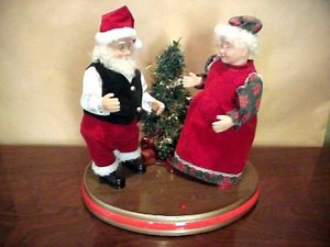 Dancing Santa and Mrs Claus
