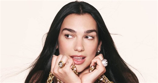 Dua Lipa devient le visage du nouveau sac Chanel 25