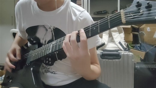 俩琴价格相差一倍，区别其实不大，我甚至更喜欢epiphone的听感