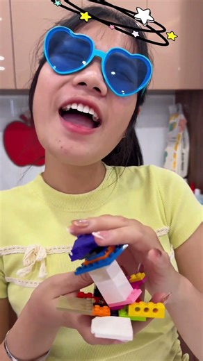 Anh trai đã giúp em gái chiến thắng || Brother vs Sister: LEGO Battle 😍💕