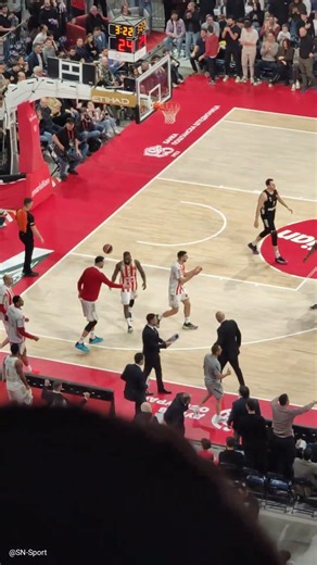 Codi MILLER MCINTYRE zakucava protiv Bayern #basketball #crvenazvezda #dunk