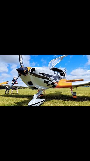 11 reactions | SKYLEADER 400 MKIV introduction at LKCT in Chotěboř. New facelift, new interior, new painting scheme. @duc_helices_propellers @dynonavionics @beringeraero @flyrotax | SKYLEADER Aircraft | Facebook