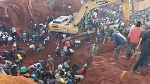 GOLD RUSH !!! #Mwebantu, miners searching for gold at Kikonge in Mufumbwe. It appears that #Zambia is experiencing a surge in mineral discoveries, with new findings emerging everywhere. | Mwebantu