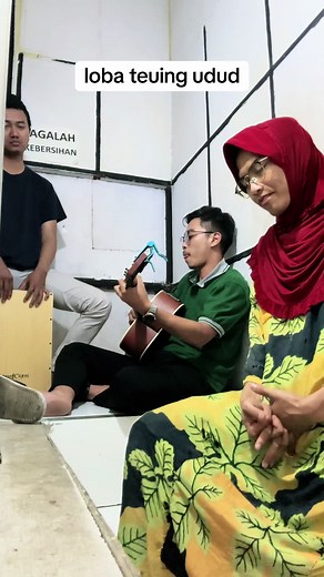 Kompilasi Emak Gila: Video Lucu dan Kocak