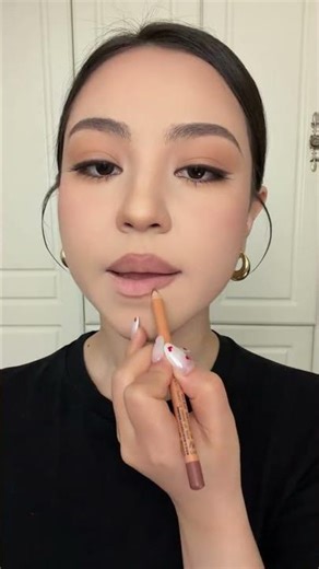 Achieve Bold, 3D Lips Without Any Downside - The Secret Formula