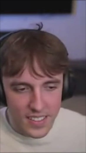 Can he win a 1v1 against 3 mods for the Elytras? ⚔️