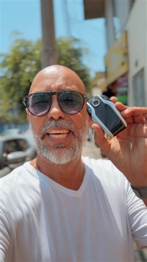 El gran Damián..... Ojo esta no es una broma de aquellas!!!! 😂😂 Consulta por el modelo de tu llave, sea para duplicados, programaciones, cambio de csrcasas, pilas etc etc Encuentranos espalda del Rest 7 sopas de angamos y vía expresa en Surquillo #llaveconchip #nuevallave #bzkey