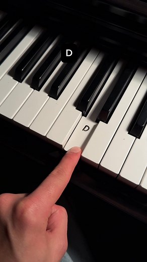 90K views · 630 reactions | Comment “free” and I’ll send you a free piano lesson :) #piano #billieeilish #pianotutorial | Keys Tutorials | Facebook