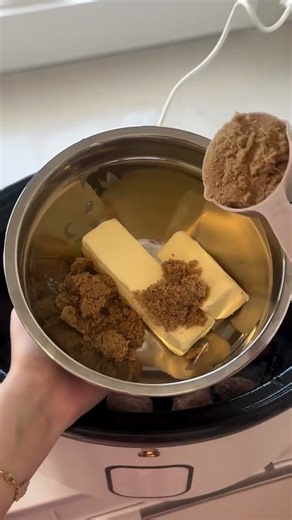 Crock Pot Monkey Bread Recipe 🥰 Easy & Gooey Slow Cooker Dessert