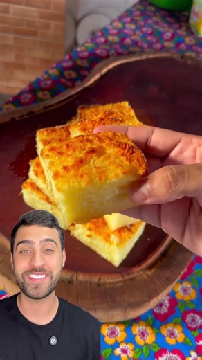 Vitor on Instagram: "✨🍰 BOLO DE MANDIOCA (MANÉ PELADO) Sem trigo, com coco e bem molhadinho… aquele sabor de casa de vó que conquista na primeira mordida ☕🥥 Perfeito pro café da tarde ou pra surpreender a família. 📋 Ingredientes: • 1 kg de mandioca ralada • 2 xícaras de açúcar • 4 ovos • 1 xícara de leite • 200 ml de leite de coco • 4 colheres de manteiga • 100 g de coco ralado • 1 xícara de queijo ralado Quem aí também ama um bolo assim? 😋 Salva pra não perder! #bolodemandioca #manepelado #