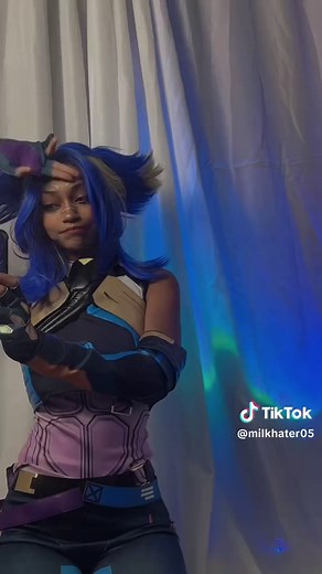 LETS RUN VALLLL (i got penalized for this tt) #neonvalorantcosplay