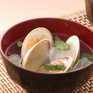 だしの風味が上品！ ホンビノス貝のお吸い物のレシピ動画・作り方 | デリッシュキッチン