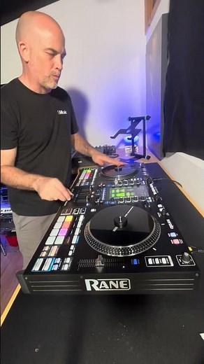 Using Fader FX while scratching on the RANE SYSTEM ONE #ranedj #scratch #systemone #enginedj