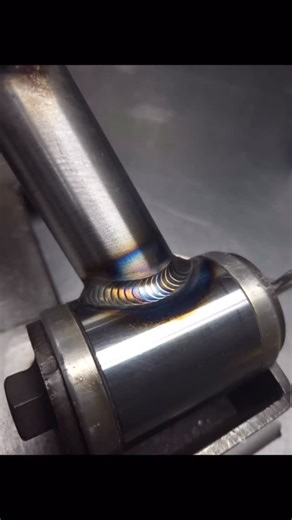 Porterbuilt Fabrication on Instagram: "Showing off Kyle’s skills on this control arm! All of our control arms get tig welded to the pivot tube which houses the bushing and either a control arm shaft or bolt. #porterbuilt #pbfab #dropmember #c10suspension #c10trucks #tigtuesday #tigwelding"