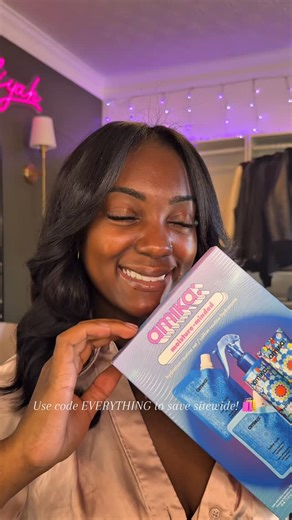 Jania Aaliyah | ATL Content Creator + Licensed Cosmetologist ✨ | holiday hair = hydrated hair 💧 loving this leave-in from amika’s moisture-minded set — soft, shiny, detangled curls ✔️ top it off with... | Instagram