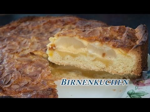 Birnenkuchen mit Mandeln, Sahne und Pudding