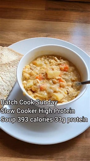Slow Cooker High Protein Soup BATCH COOK SUNDAY For Slimming World & Calorie Counting . SEE TOP OF COMMENTS FOR MORE INFORMATION . #easyrecipes #healthymeals #lowcaloriemeals #slimmingworldrecipes #caloriecounting #caloriedeficitmeals #lowfat #slimmingworld #slimmingworlduk #fakeaway #mealideas #slowcookerrecipes #SlowCookerMeals#fyp #batchcooking #fypシ #fypシ゚viralシfypシ゚ | Jules The Lazy Cook