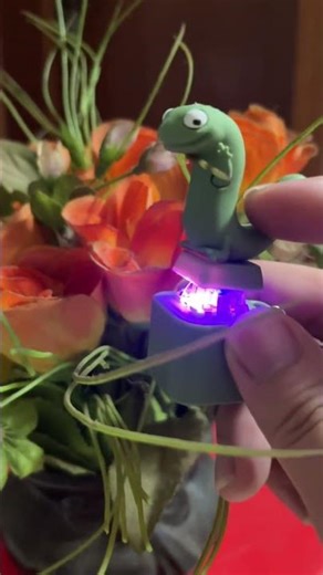LED Light Up Animal Keychain Toy – Talking Sound Button (Lizard Frog Coquí)