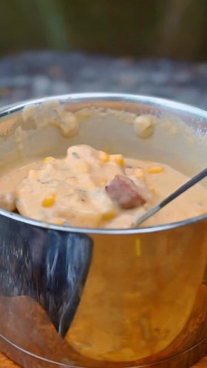 Spicy corn chowder with @evergoodsausage, @kettleandfire, and Kaua‘i-grown sweet corn — cozy in every spoonful. Do you sprinkle soda crackers on your chowder? @diamondbakeryhawaii | James Rubio