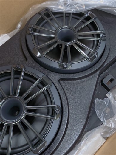 Jeep upgrades are no problem when it comes to MB Quart! 🔊 This 4×8″ sound bar fits 2018–2023 Jeep Wrangler and Gladiator, making it an easy way to upgrade your factory audio with bigger, cleaner sound. Available at SMS Car Audio