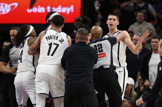 Suns, Nets brawl triggers 10 minute review