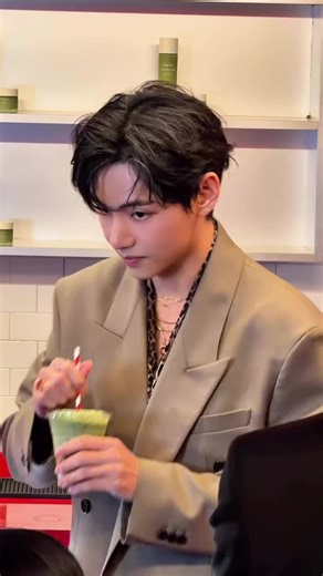 Videos de Kim Tae-hyung y bogummy (@bellataev) con “sonido original - Kim Tae-hyung y bogummy”