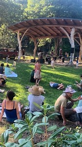 2.2K views · 33 reactions | With endless farms, vineyards, and farmstands, Applegate Valley is one of Oregon’s agrarian gems. Find fresh produce, hand-crafted goods, live music, kids activities, and more at the Williams' Farmer's Market every Monday from 4-6:30pm. While there enjoy dinner and drinks at the Monday Pub. Down the road, check out the Applegate Evening Market at The Lindsay Lodge & Restaurant every Weds from 5-8pm. #takeanewroute #visitgrantspass | Visit Grants Pass | Facebook