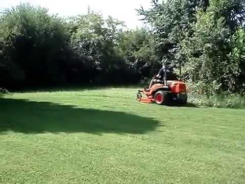 Kubota ZD326 mulching