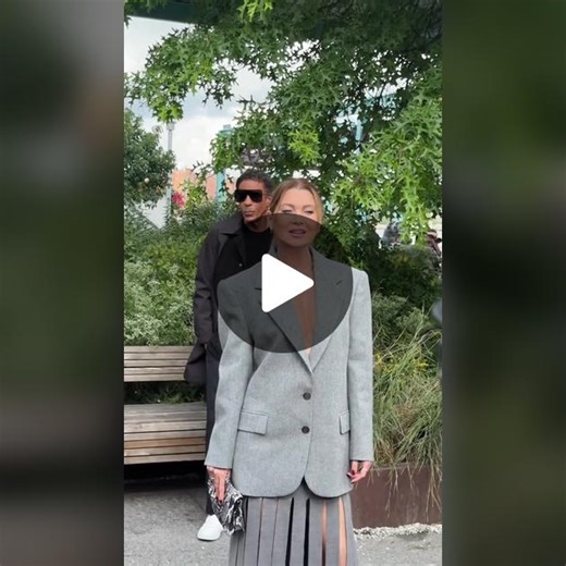 Reunião de Blake Lively, Anitta e Ellen Pompeo no Desfile SS24 da Michael Kors no NYFW