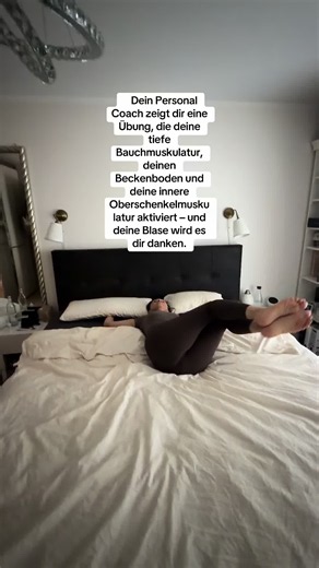 Mit dieser Übung aktivierst du deine tiefe Bauchmuskulatur, deinen Beckenboden und deine innere Oberschenkelmuskulatur. Eine starke Körpermitte sorgt für mehr Stabilität im Alltag und kann deine Blasenfunktion unterstützen. ✨ Probiere die Übung aus und schreibe mir in die Kommentare, wie sie sich für dich angefühlt hat. Speichere den Beitrag, damit du sie jederzeit wiederfindest! #Beckenboden #CoreTraining #FrauenGesundheit #PersonalCoach #GesundBewegen