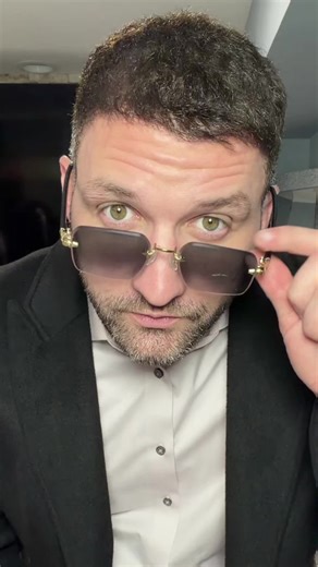 Nice pair of glasses for men or women!