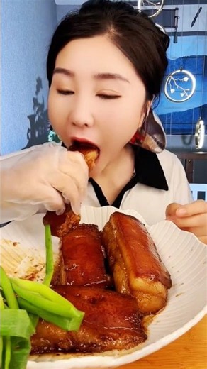 Three-layered steamed pork belly with a special spicy delicious flavor