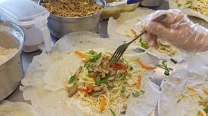 Popular！The Master of Making Spring Roll Wrappers, Braised Pork Spring Rolls | Wild Girl