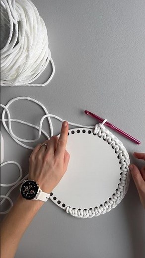 How to crochet for beginners - easy and quick crochet tutorials #crochet #crochettutorial #yarnlove