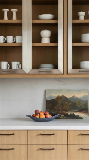 Mornings feel a little brighter here ☀️ This light-filled breakfast room is where the family comes together to start the day — coffee brewing, sunlight streaming, and laughter echoing through the space. The perfect blend of comfort, warmth, and everyday joy. Interiors: @benjaminjohnstondesign⁠ Builder: @thompsoncustomhomes⁠ Architecture: @robertdamedesigns Lead Designer: @pao.neri_⁠ Photography: @juliesoefer⁠ Stylist: @jbheditorial #benjaminjohnstondesign #breakfastroom #morninglight #interiorde