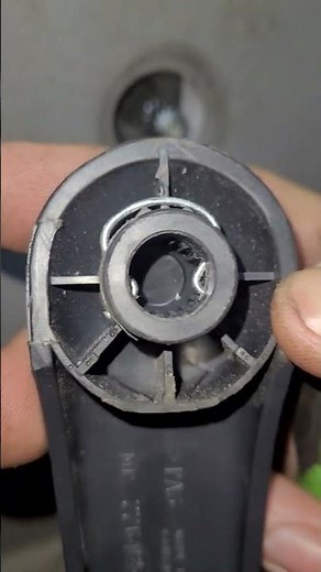 How to remove a manual window crank / handle #automobile #mechanic #automotive