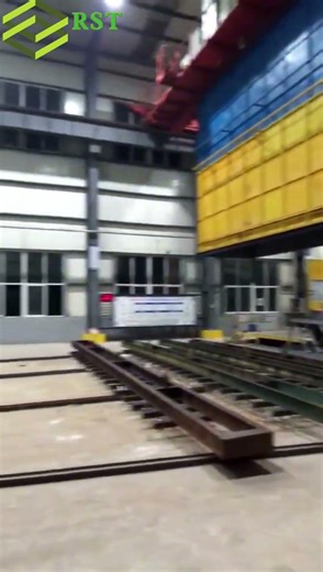 Hot dip galvanizing overhead crane equipped with fixed cover #hdg #galvanizing #metalcoating